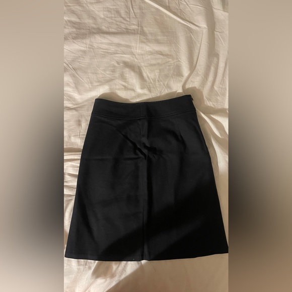 Skirted suit by banana republic the colour is dark navy - Picture 4 of 7